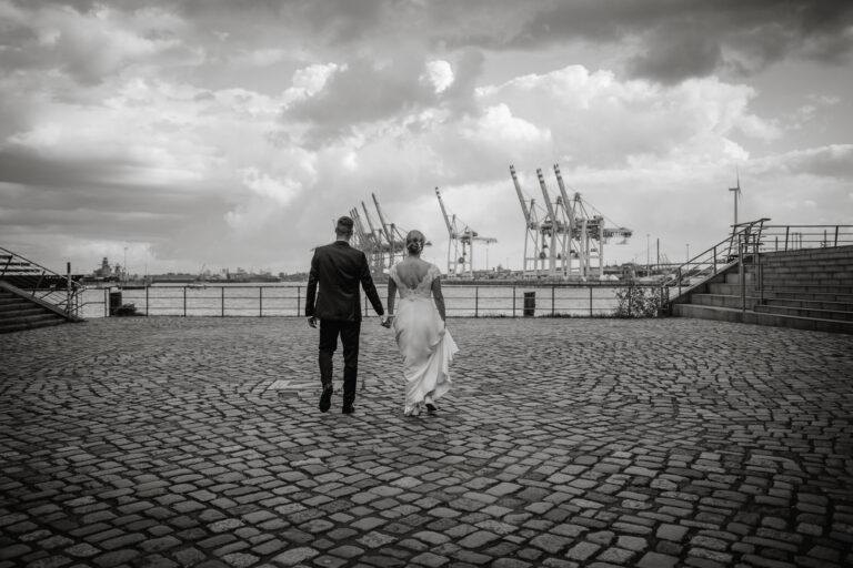 Anna & Sven – Hochzeit im Herzen des Hamburger Hafens: Authentisch, urban & voller Lebensfreude